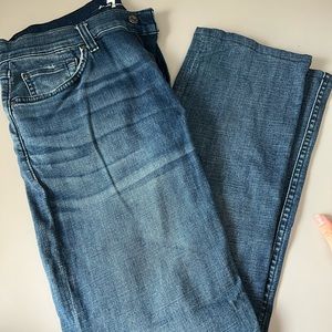 Like new jeans, in great shape, no holes